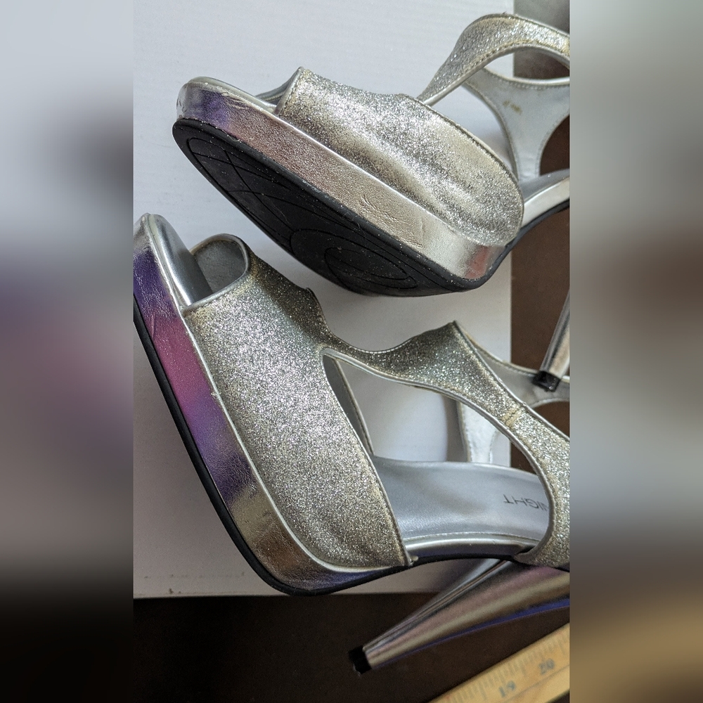 FIONI Night Silver Glitter 4 1/2" Heels. **Size 8. - Picture 11 of 16